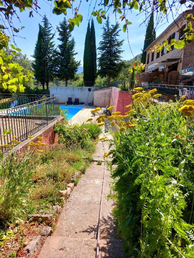 Viens Logement D'Exception Pres Du Colorado Provencal Dans Une Residence Au Calme Avec Piscine Offrant Une Vue Imprenable Sur Le Luberon Depuis Sa Terrasse מראה חיצוני תמונה