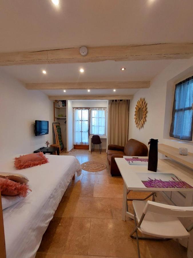 Viens Logement D'Exception Pres Du Colorado Provencal Dans Une Residence Au Calme Avec Piscine Offrant Une Vue Imprenable Sur Le Luberon Depuis Sa Terrasse מראה חיצוני תמונה