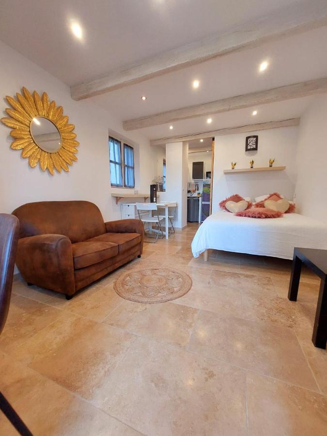 Viens Logement D'Exception Pres Du Colorado Provencal Dans Une Residence Au Calme Avec Piscine Offrant Une Vue Imprenable Sur Le Luberon Depuis Sa Terrasse מראה חיצוני תמונה