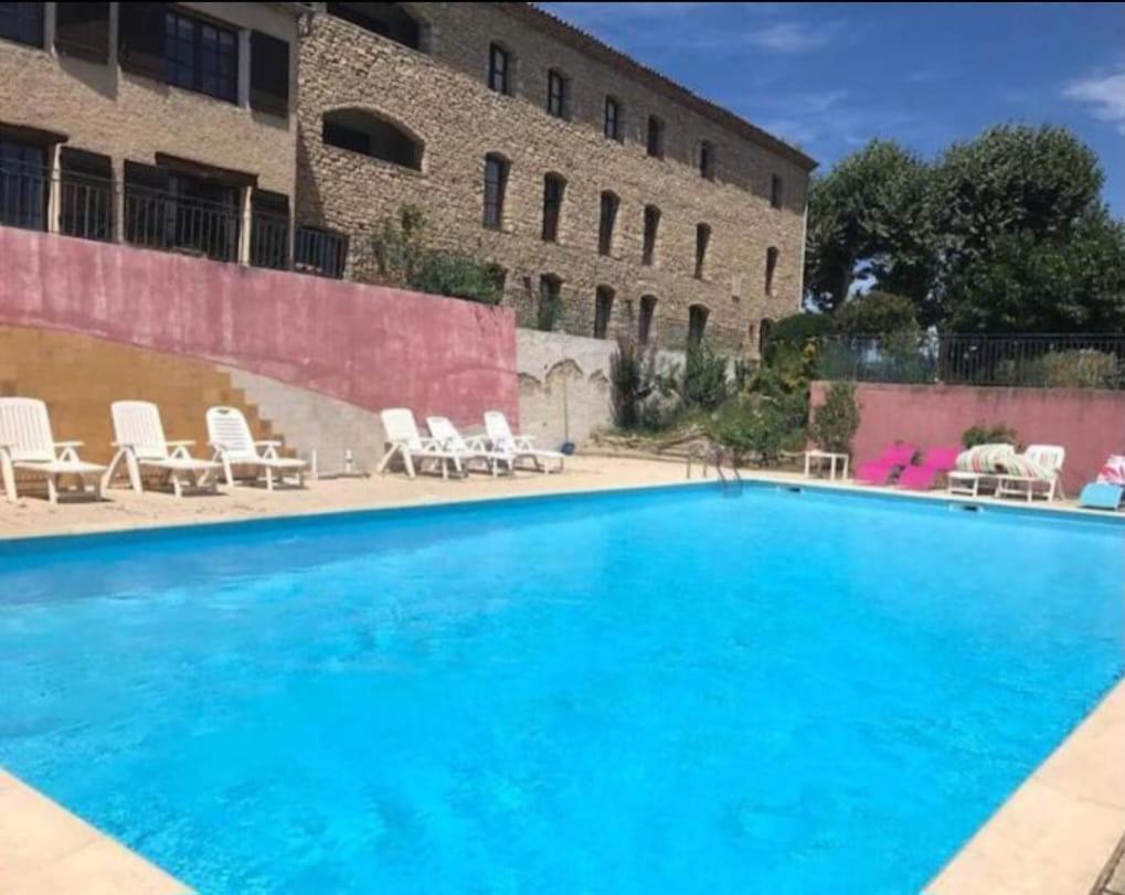 Viens Logement D'Exception Pres Du Colorado Provencal Dans Une Residence Au Calme Avec Piscine Offrant Une Vue Imprenable Sur Le Luberon Depuis Sa Terrasse מראה חיצוני תמונה