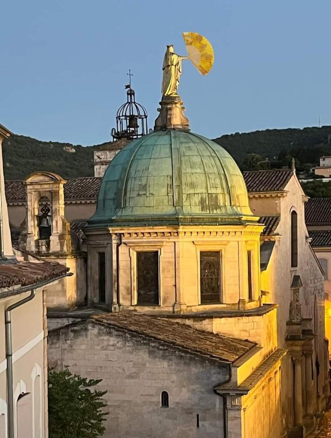 Viens Logement D'Exception Pres Du Colorado Provencal Dans Une Residence Au Calme Avec Piscine Offrant Une Vue Imprenable Sur Le Luberon Depuis Sa Terrasse מראה חיצוני תמונה
